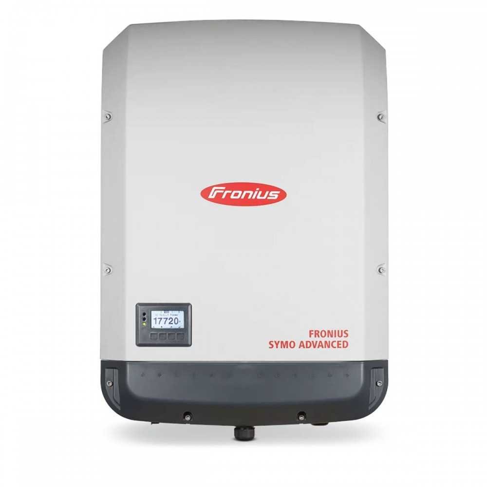 Inverter fotovoltaico Fronius Symo Advanced, formato verticale, con display digitale e logo rosso Fronius sul frontale.