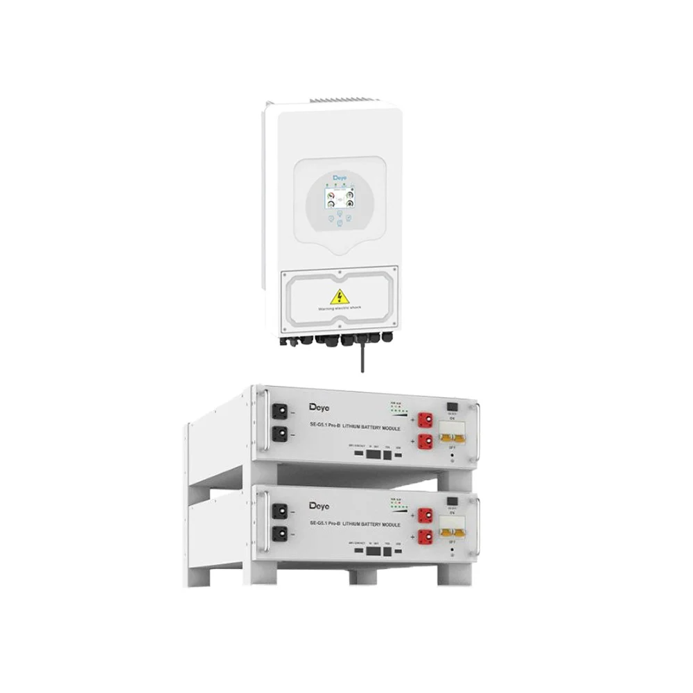 Kit di pannelli solari con batteria accumulo: modulo di controllo e due unità di accumulo su rack, pronto per installazione.