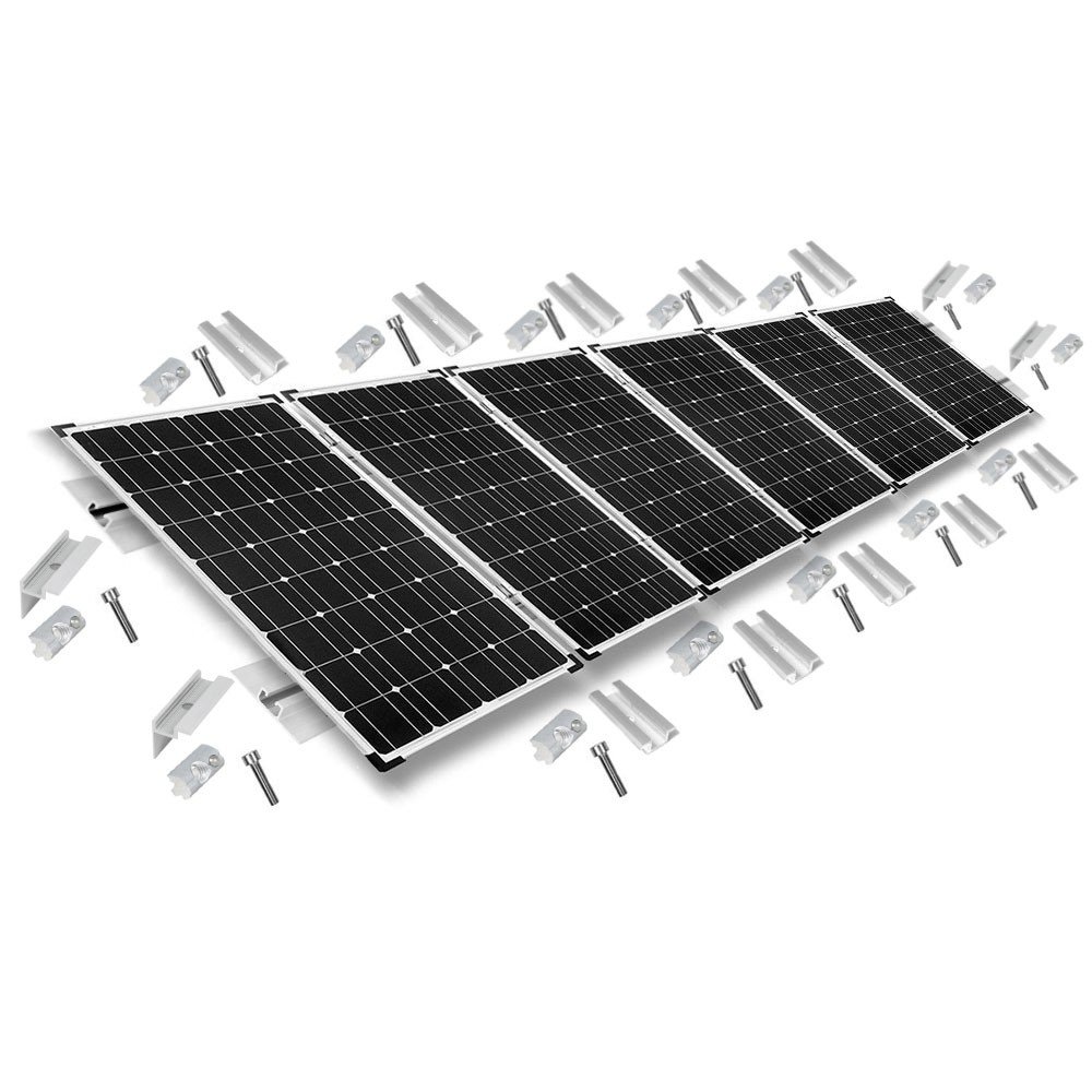 Modulo fotovoltaico con accessori di montaggio: pannelli solari e kit di fissaggio completa per installazione.